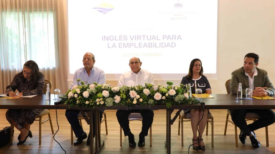 Mescyt lanza programa de ingl&eacute;s para empleados del sector hotelero