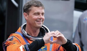 La NASA honra el amor en la misi&oacute;n Artemis II con el cr&aacute;ter Carroll