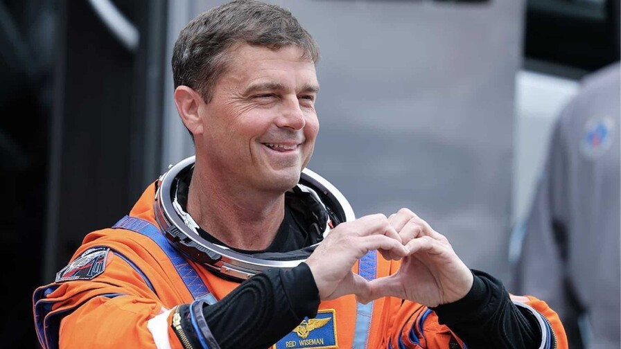 La NASA honra el amor en la misión Artemis II con el cráter Carroll