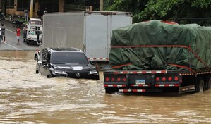 No cruces r&iacute;os o calles inundadas en tu veh&iacute;culo: la exhortaci&oacute;n de la Defensa Civil por las lluvias