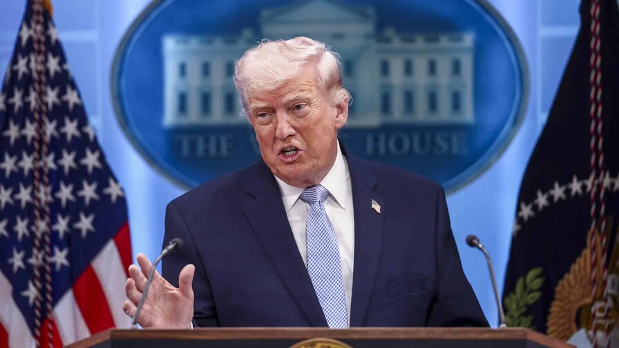 Trump amenaza con aranceles a quien venda armas a Irán y habla de un cambio de régimen