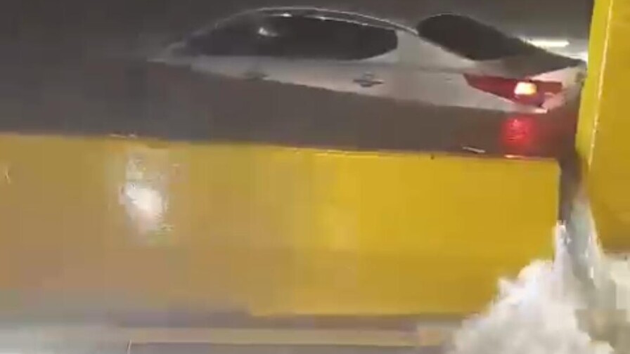 Tr&aacute;nsito restringido en tramo de la autopista Duarte y otras avenidas por inundaciones