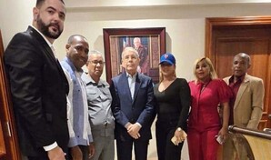 Danilo Medina juramenta a dos dirigentes que regresan al PLD