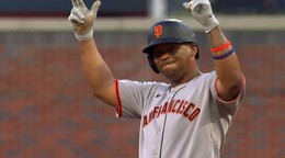 Rafael Devers dispara jonr&oacute;n en triunfo de los Gigantes ante los Piratas