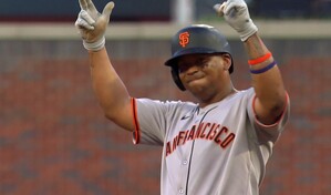 Rafael Devers decide con jonr&oacute;n triunfo de Gigantes y define serie ante Filis