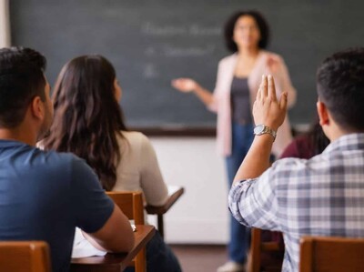 Docentes agotados y mal pagados: así compiten las universidades