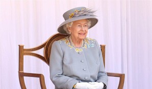 La Galer&iacute;a del Rey en Buckingham acoge la muestra m&aacute;s completa del vestuario de Isabel II