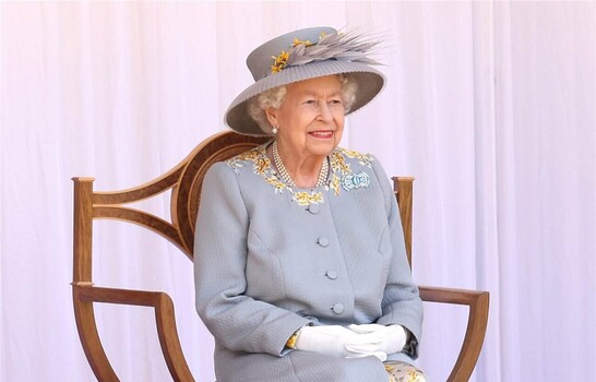 La Galer&iacute;a del Rey en Buckingham acoge la muestra m&aacute;s completa del vestuario de Isabel II