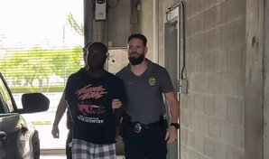 Trump publica video donde se ve a un haitiano matar a martillazos a una mujer en Florida