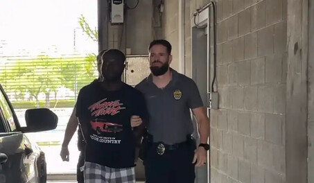 Trump publica video donde se ve a un haitiano matar a martillazos a una mujer en Florida