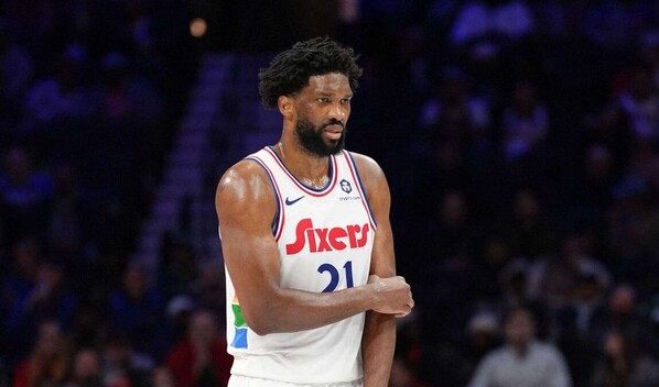 Embiid fuera del segundo juego ante los Knicks por lesi&oacute;n en tobillo y cadera