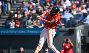 Video Angel Mart&iacute;nez conecta cuadrangular con las bases llenas y lidera el triunfo de los Guardianes