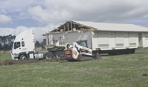 Una pareja australiana traslada su casa porque estaba en el terreno equivocado