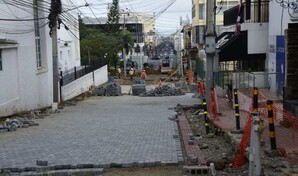 Comerciantes se quejan por retrasos en la entrega de trabajos en la calle Del Sol en Santiago