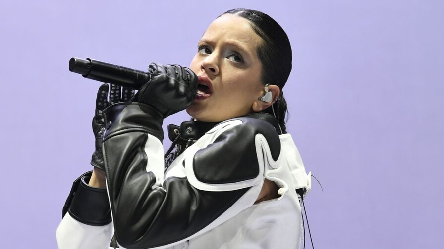 Cantando en portugu&eacute;s y hablando en chino: momentos del concierto de Rosal&iacute;a en Lisboa