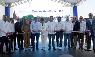 Un renovado y vistoso Centro Acu&aacute;tico fue entregado luego de 13 meses