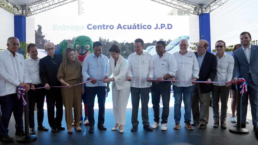 Un renovado y vistoso Centro Acuático fue entregado luego de 13 meses