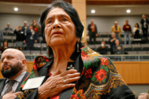 La ic&oacute;nica sindicalista Dolores Huerta cumple 96 a&ntilde;os con su imagen m&aacute;s fortalecida