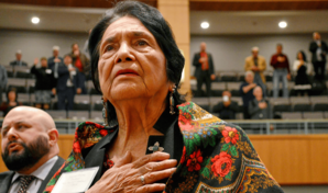 La ic&oacute;nica sindicalista Dolores Huerta cumple 96 a&ntilde;os con su imagen m&aacute;s fortalecida