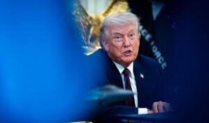 Donald Trump amenaza con bloquear el paso de boques en el estrecho de Ormuz