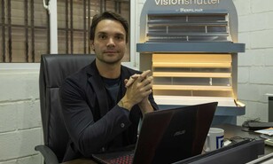 La persiana antirrobo y anticicl&oacute;nica que dise&ntilde;&oacute; un franc&eacute;s en RD