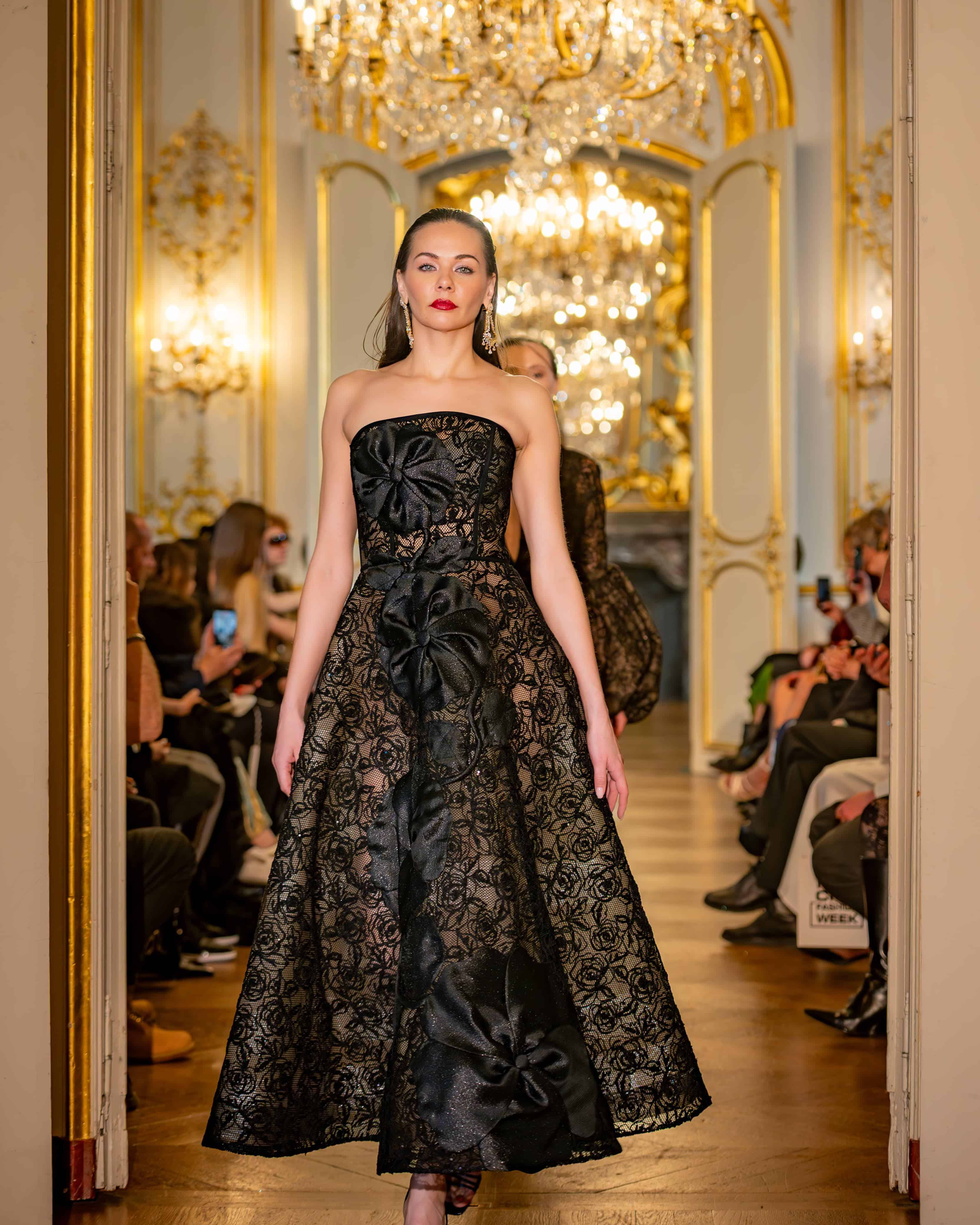 La alta costura dominicana lleg&oacute; a la Ciudad Luz. Creaciones de Maison Rivero durante el Paris City Fashion Week, temporada oto&ntilde;o-invierno 2026.