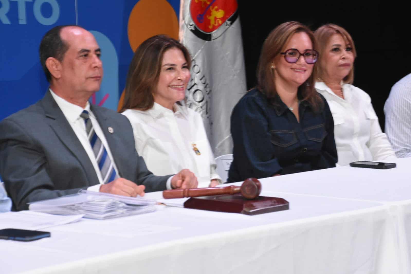 La alcaldesa Carolina Mejía participó en&nbsp; la asamblea de Cabildo Abierto.