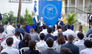 Abinader dialoga con universitarios y resalta la educaci&oacute;n y liderazgo como ejes del desarrollo
