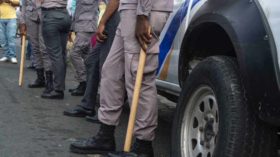 Cantos para uniformados