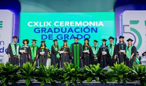 La UCE grad&uacute;a 915 nuevos profesionales en grado, posgrado y t&eacute;cnico superior