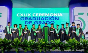 La UCE grad&uacute;a 915 nuevos profesionales en grado, posgrado y t&eacute;cnico superior