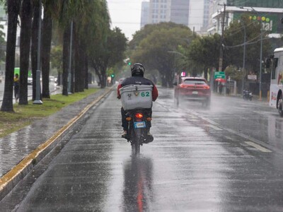 Clima en RD: pronostican aguaceros, tronadas y calor este sábado