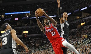 Embiid, figura de los Sixers, sale del hospital tras operaci&oacute;n de ap&eacute;ndice