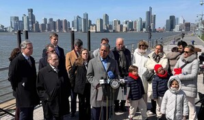 Adriano Espaillat y otros congresistas impulsan ley de seguridad aérea tras tragedia en río Hudson