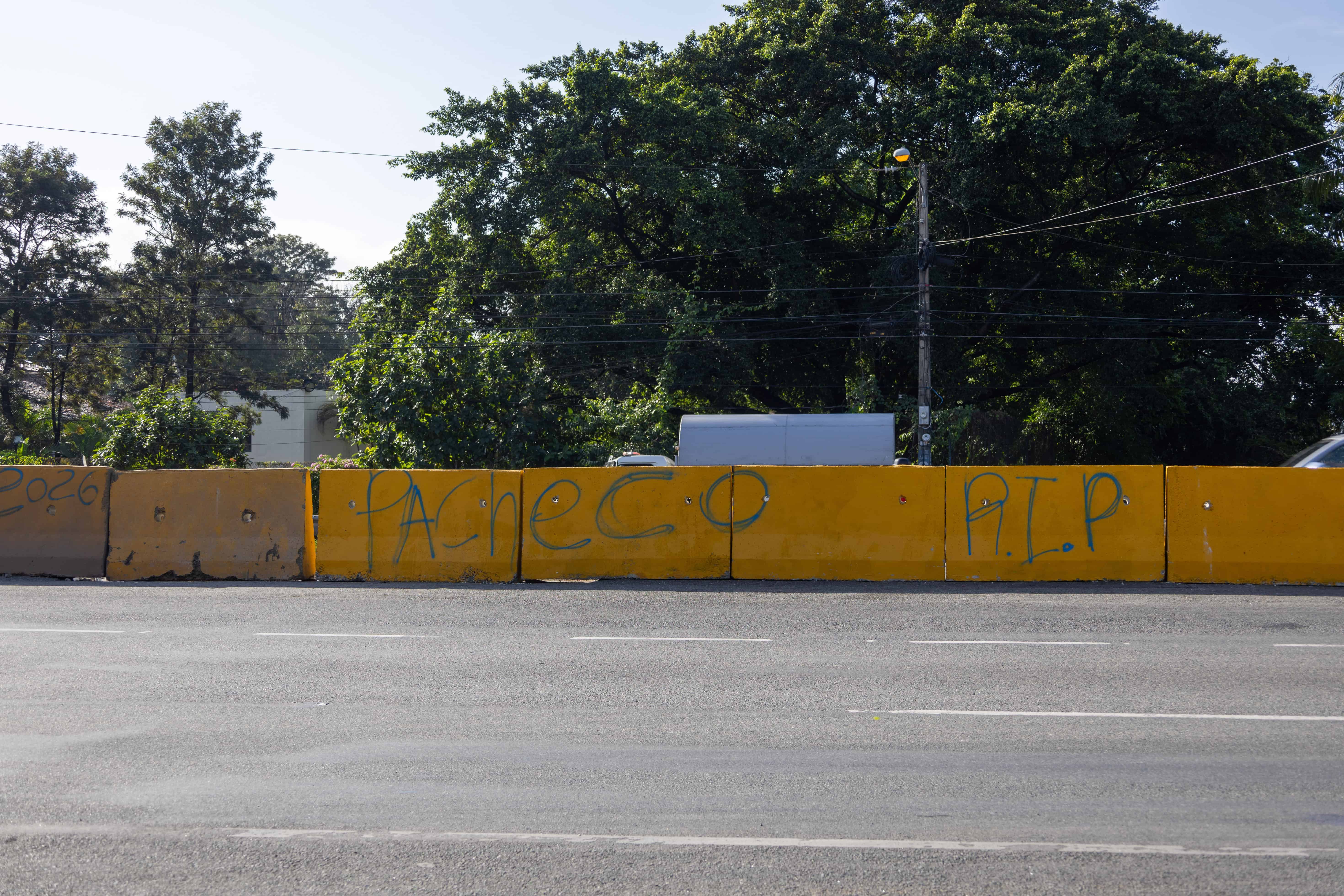 Cruce de La Cruz, cerrado&nbsp;Cruce de La Cruz permanece cerrado, mientras residentes de la zona contin&uacute;an enfrentando dificultades y riesgos al intentar atravesar la autopista por falta de un paso seguro.