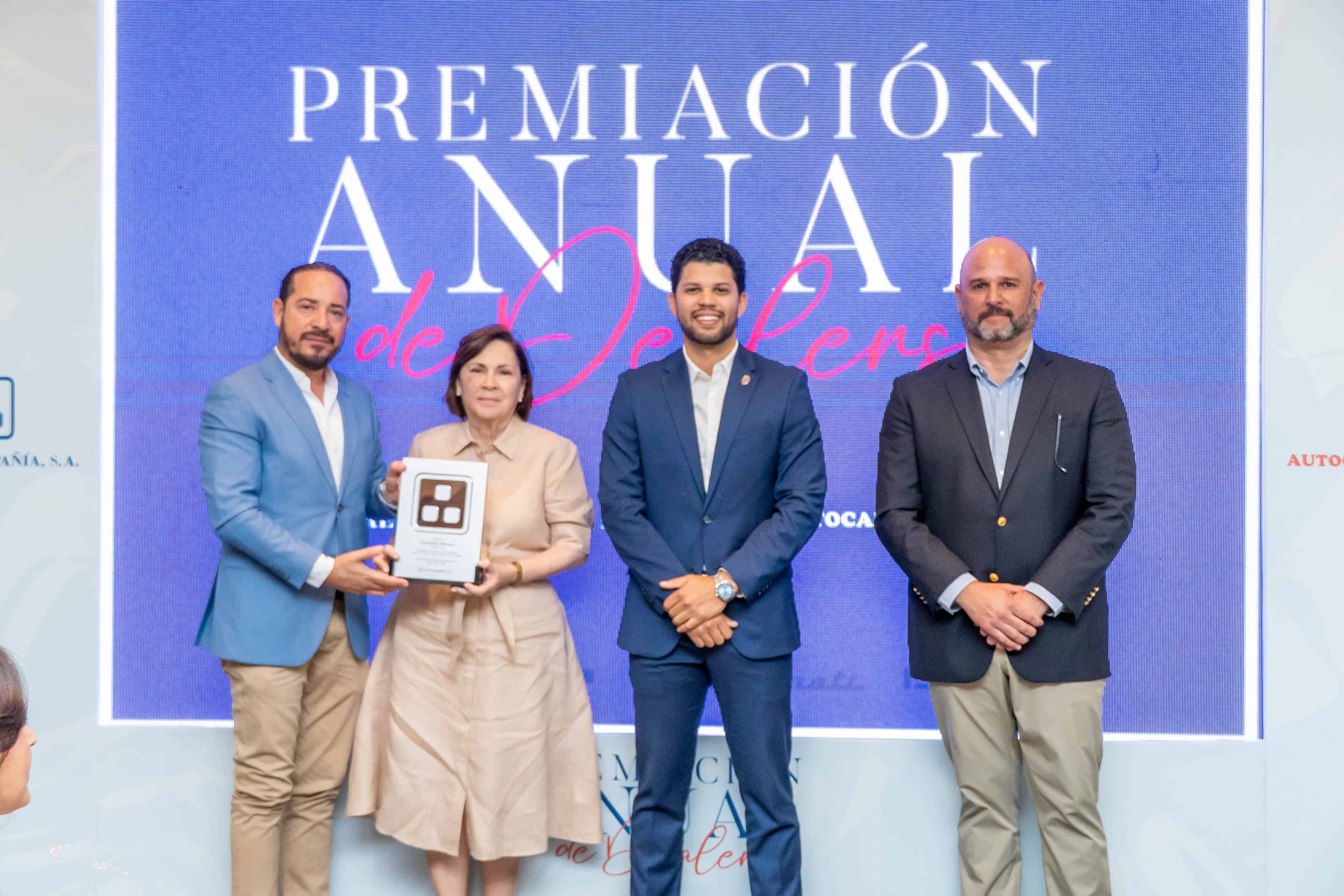 Miguel Ángel Guzmán, Georgia Anne Reid, Carlos Guzmán y Eduardo Félix.