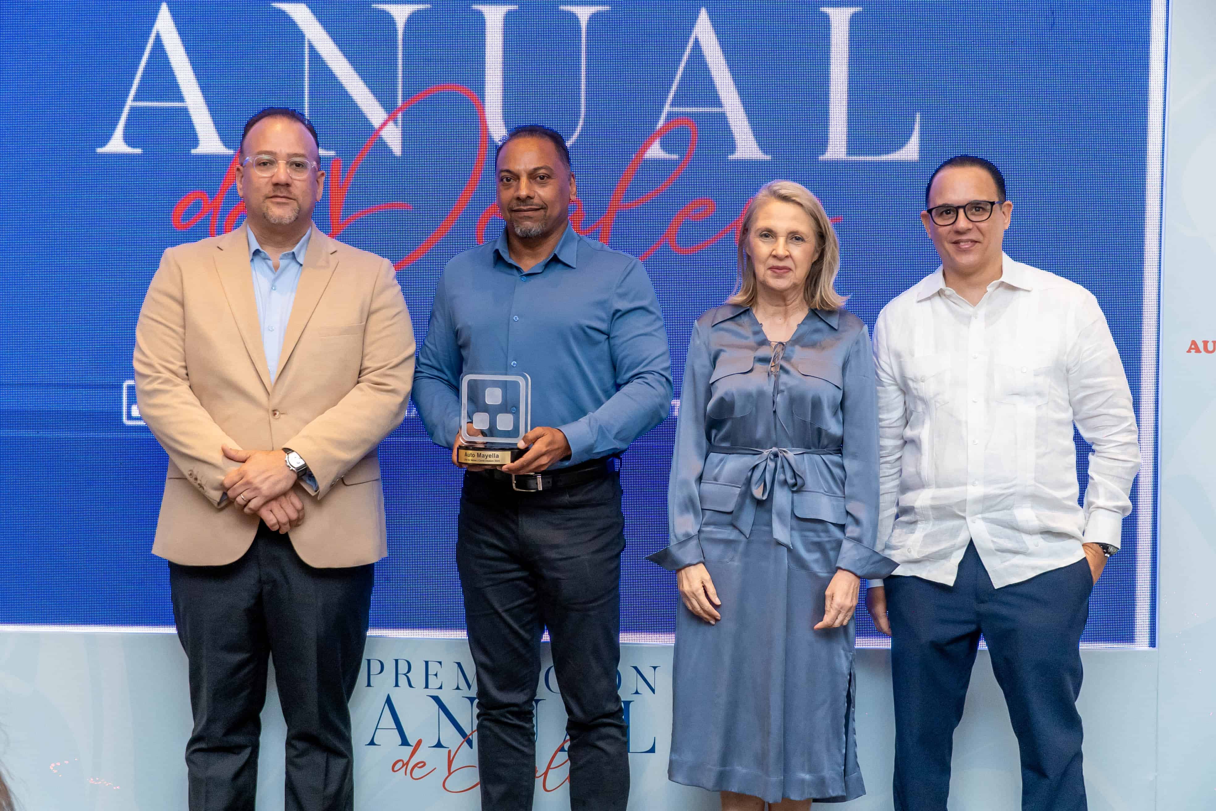 Ramón González, José Hurtado, Clara Reid de Frankenberg y Franklin Pla.
