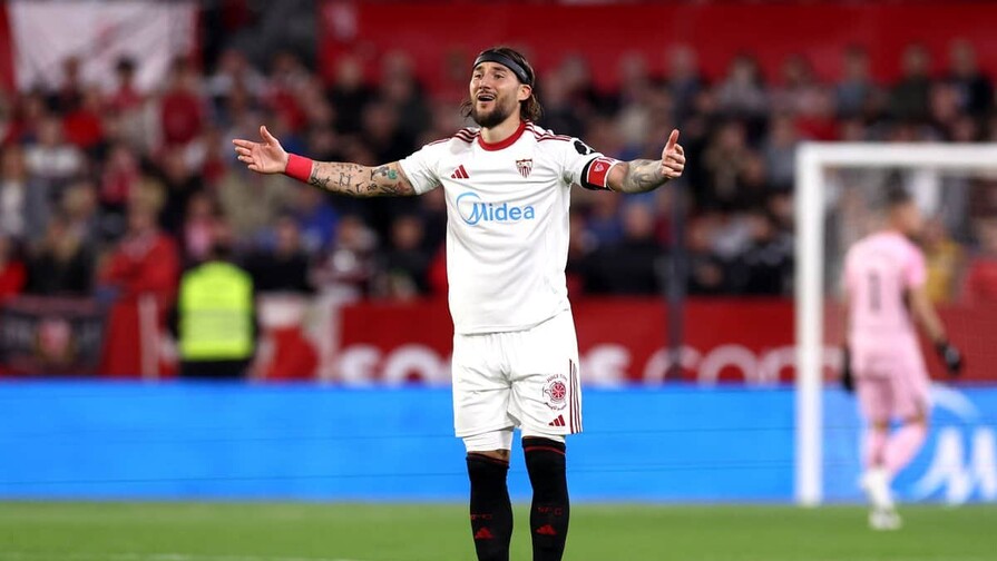 Un Atl&eacute;tico plagado de suplentes pierde a ante un Sevilla que toma ox&iacute;geno