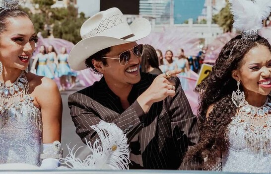 Bruno Mars es proclamado "Nuevo Rey de Las Vegas" con desfile en su honor