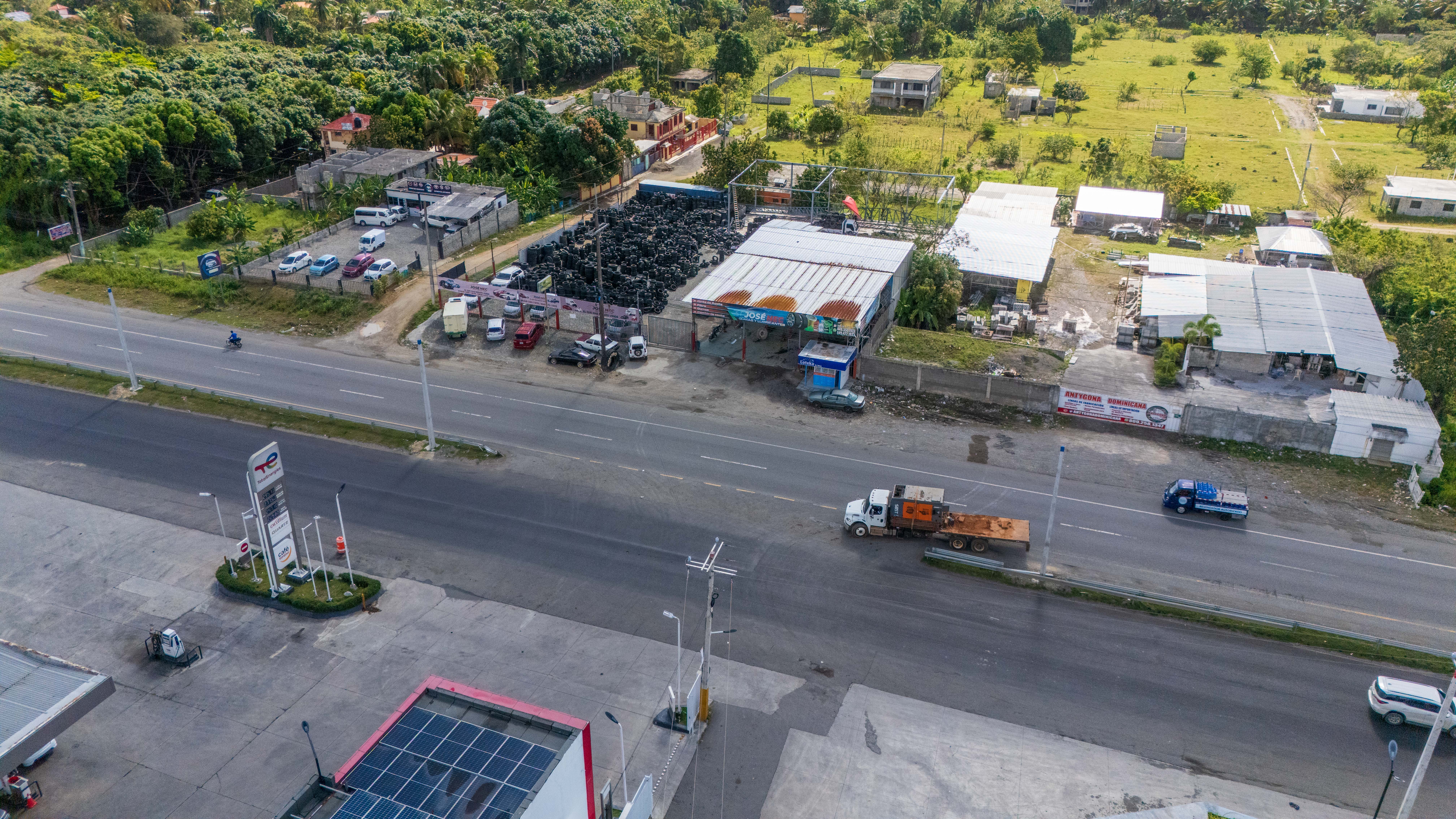 Cruce de Do&ntilde;a Ana, donde el cierre de pasos sin alternativas seguras mantiene en riesgo a peatones.