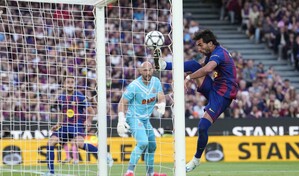 El Bar&ccedil;a golea en derbi ante el Espanyol (4-1) y acaricia el t&iacute;tulo de liga