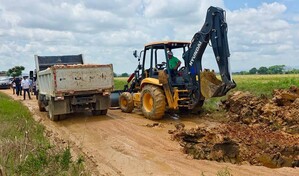 Gobierno inicia en el Bajo Yuna programa para rehabilitar v&iacute;as interparcelarias