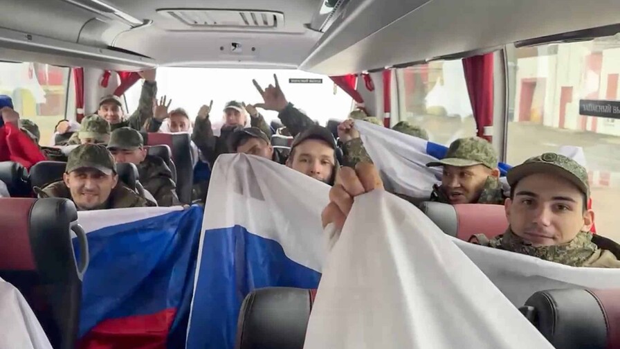 Ucrania y Rusia intercambian prisioneros antes de una breve tregua por la Pascua ortodoxa