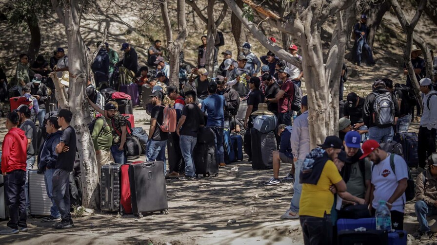 Los jornaleros mexicanos cruzan a EE. UU. para la cosecha agrícola entre temor y necesidad Los jornaleros mexicanos cruzan a EE. UU. para la cosecha agrícola entre temor y necesidad