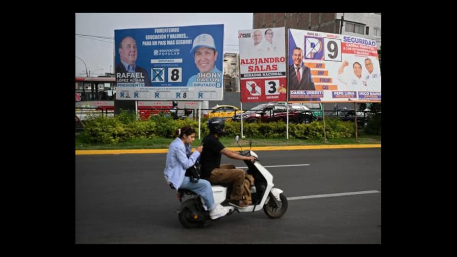 Los peruanos votan por nuevo presidente agotados por el crimen y la convulsión política