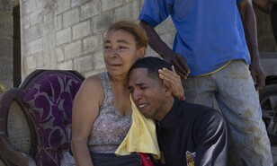 Auxilio, me voy a ahogar: la noche en que un bombero desafi&oacute; la muerte y salv&oacute; a una pareja