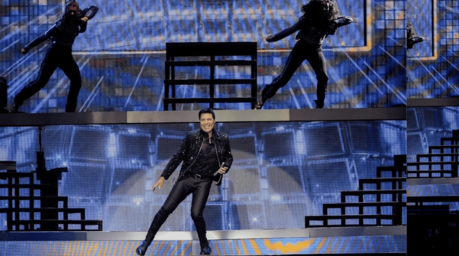 Chayanne pone a sus pies el Estadio Quisqueya a ritmo de sus &eacute;xitos y bailes