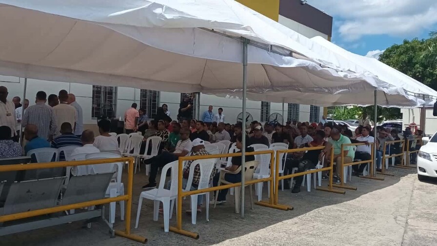 JCE: alta afluencia de ciudadanos ralentizó entrega de nuevas cédulas en el primer día