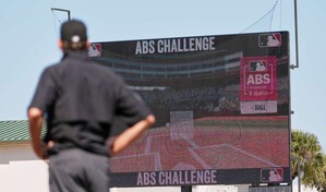 Árbitros que desafían la “amenaza” del ABS