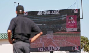 &Aacute;rbitros que desaf&iacute;an la "amenaza" del ABS